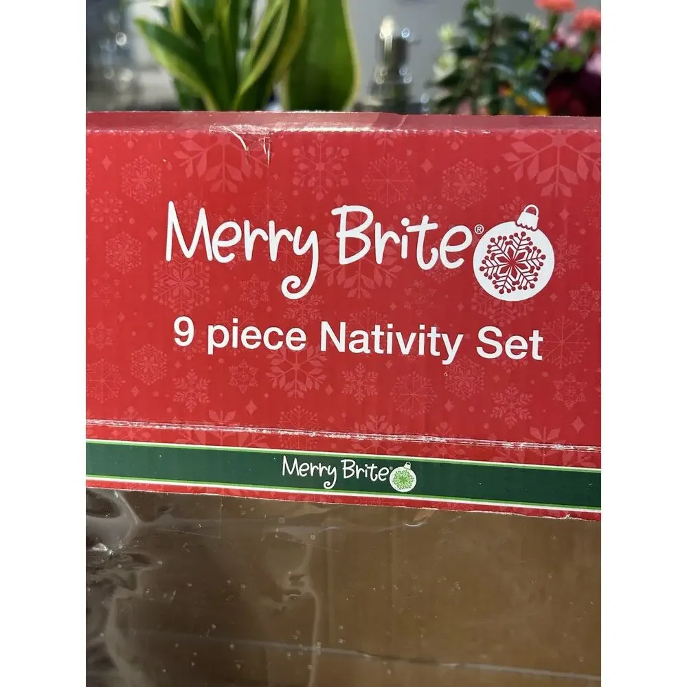Merry Brite Nativity Gift‎ Set In Box With Gingerbread Stable And 8 Pieces